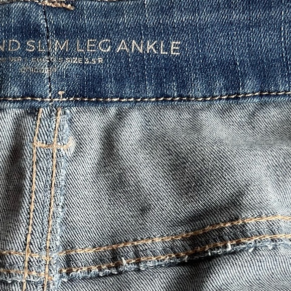 Chico So Slimming Girlfriend Embroidered Floral Blue Jeans size 3.5R/18 - Picture 2 of 7